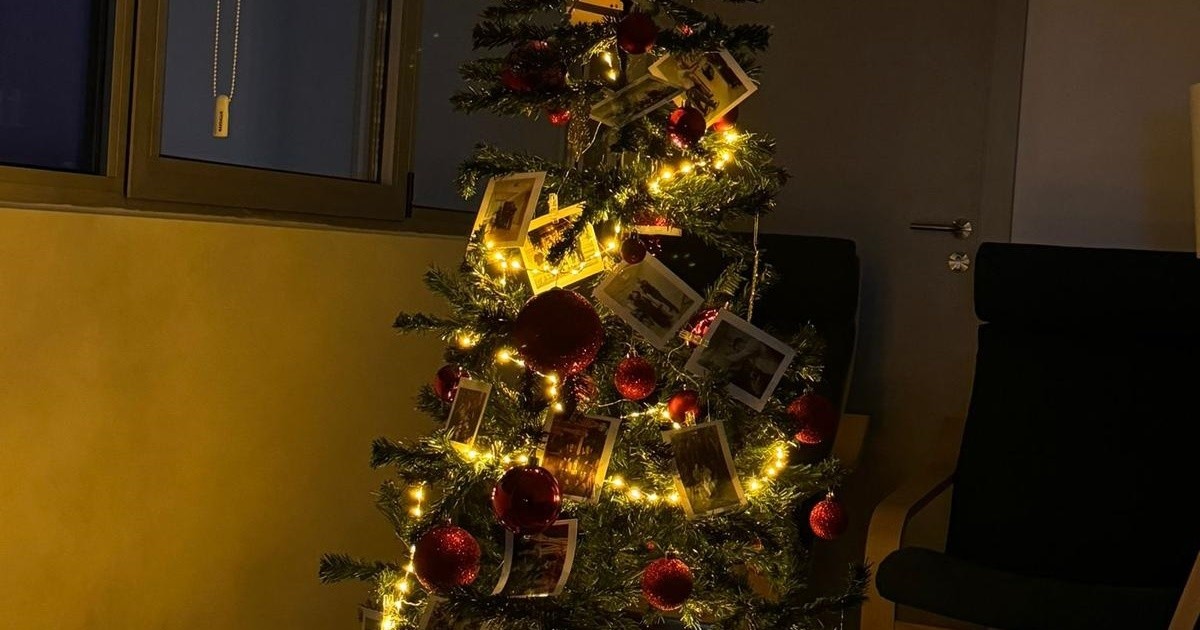 Rockin' Around The Christmas Tree